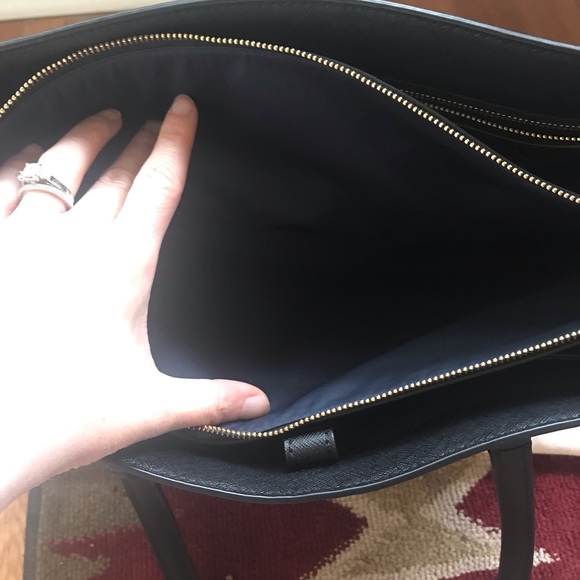 Tory Burch Small Robinson Tote - Picture 5 of 7